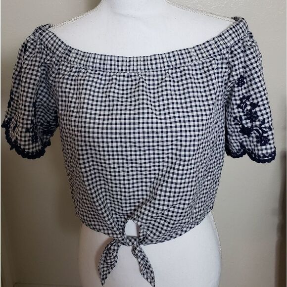 Cute off the shoulder top - Picture 1 of 4